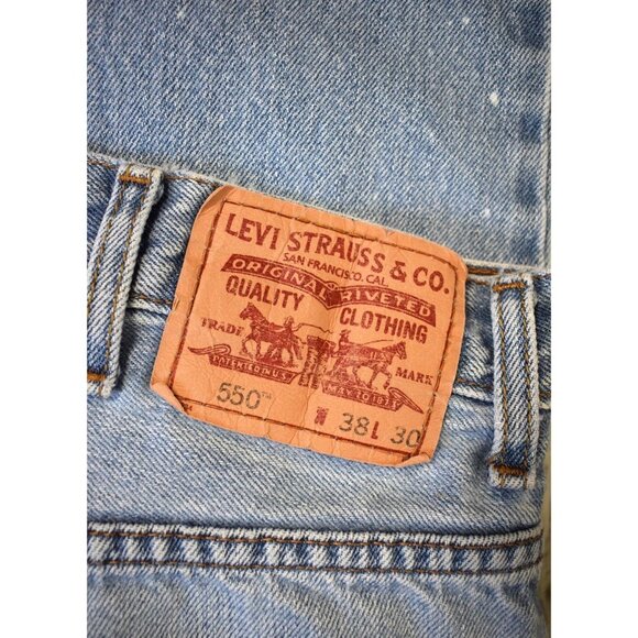 Levi's 550 Red Tab Light Wash Relaxed Fit Jeans - Picture 3 of 15